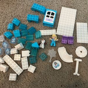 Frozen DUPLO Lego set